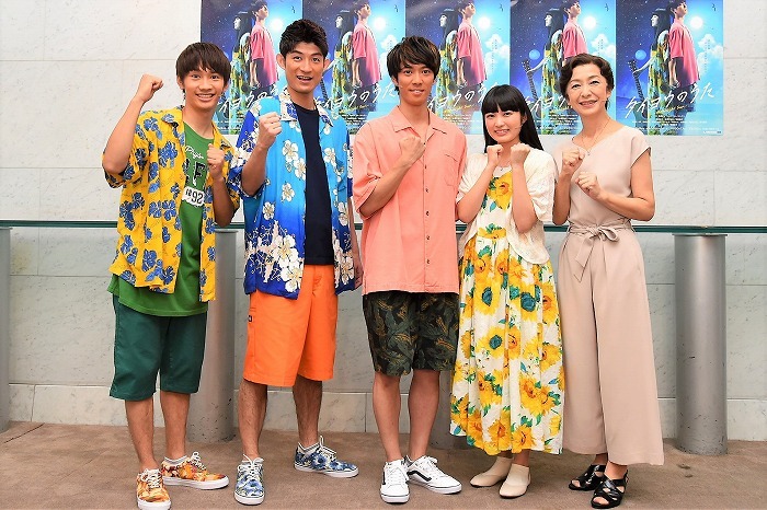 （左から）藤原丈一郎、松崎祐介、辰巳雄大、柏木ひなた、高橋惠子