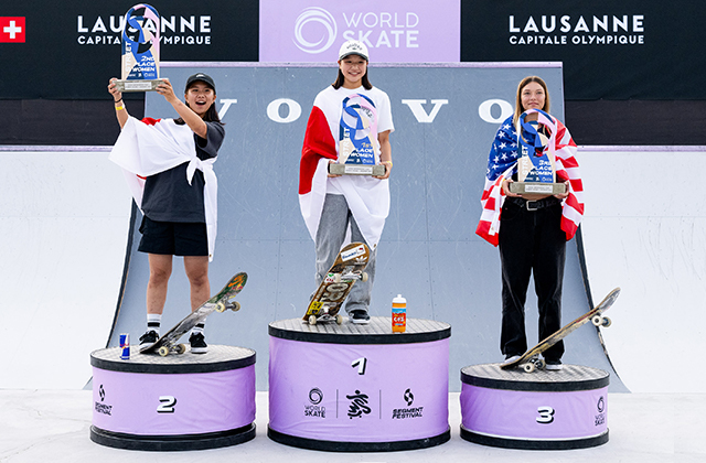 本物の表彰台に乗って特別な写真も撮影できる ©Jake Darwen/World Skate