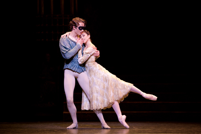 Romeo and Juliet. Matthew Ball as Romeo, Yasmine Naghdi as Juliet.  (c) ROH, 2015. Photographed