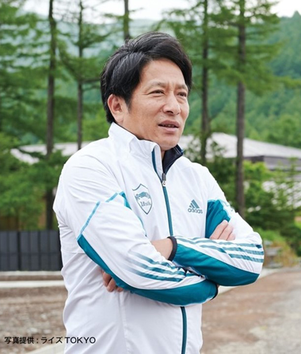 始球式を務める青山学院大学陸上競技部長距離ブロック監督の原晋氏