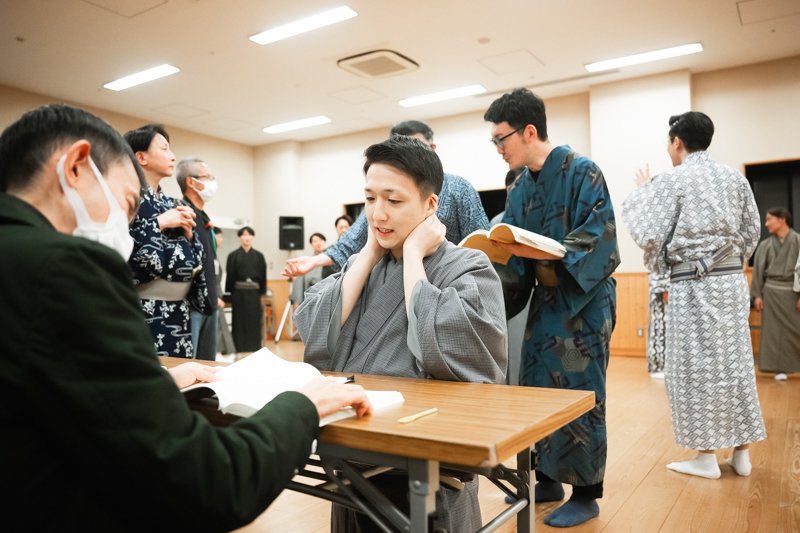 役の心情について宮城に質問をする米吉