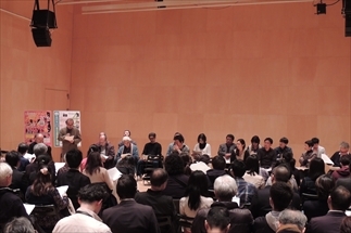 演出家・劇作家ら15名が公演にかける思いを語った （写真提供：座・高円寺）
