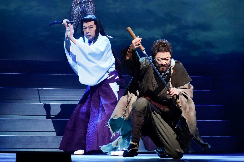 （左から）古田新太、阿部サダヲ  　撮影：田中亜紀