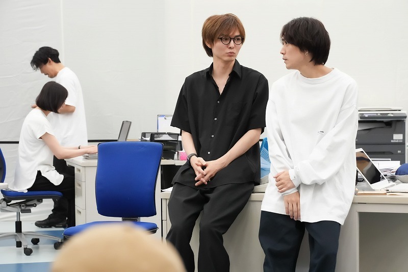 （左から）薮宏太、平間壮一