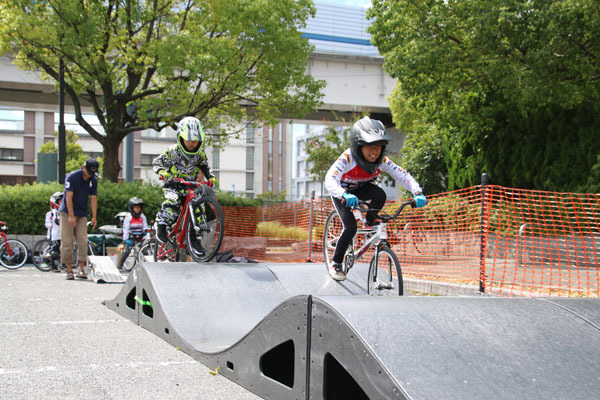 BMXやキックバイクで、パンプトラックを楽しめる「ひろしまけいりん パンプトラック体験」