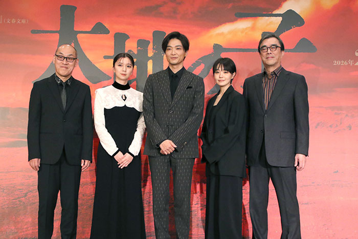 （左から）山西惇、上白石萌歌、井上芳雄、奈緒、益岡徹