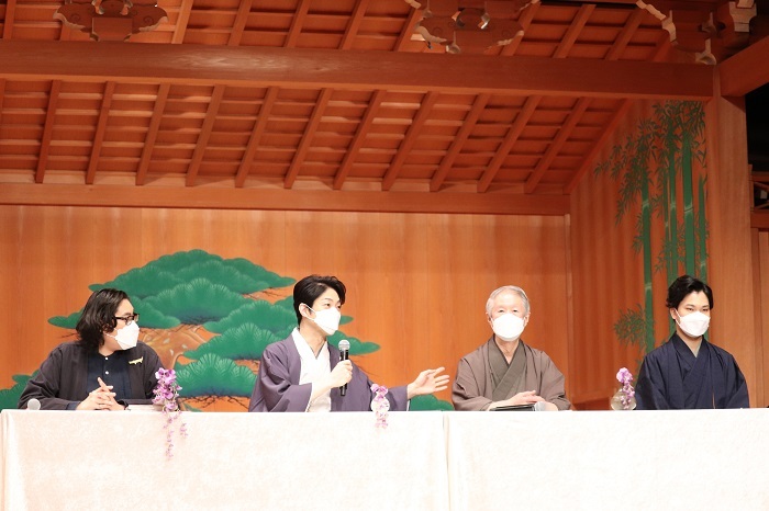 「能狂言『鬼滅の刃』」制作発表会見　左から木ノ下裕一、野村萬斎、大槻文藏、大槻裕一