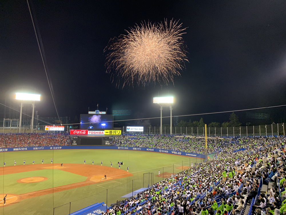 8月2日（金）、8月23日（金）には、5回裏終了時に300発の花火を打ち上げる