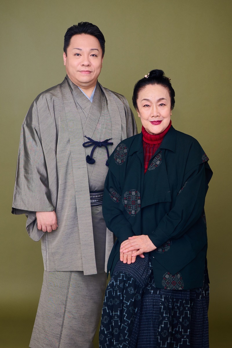 （左から）白石加代子、藤間勘十郎
