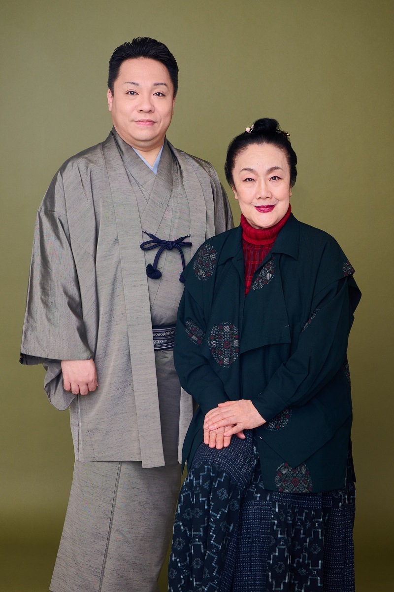 （左から）白石加代子、藤間勘十郎