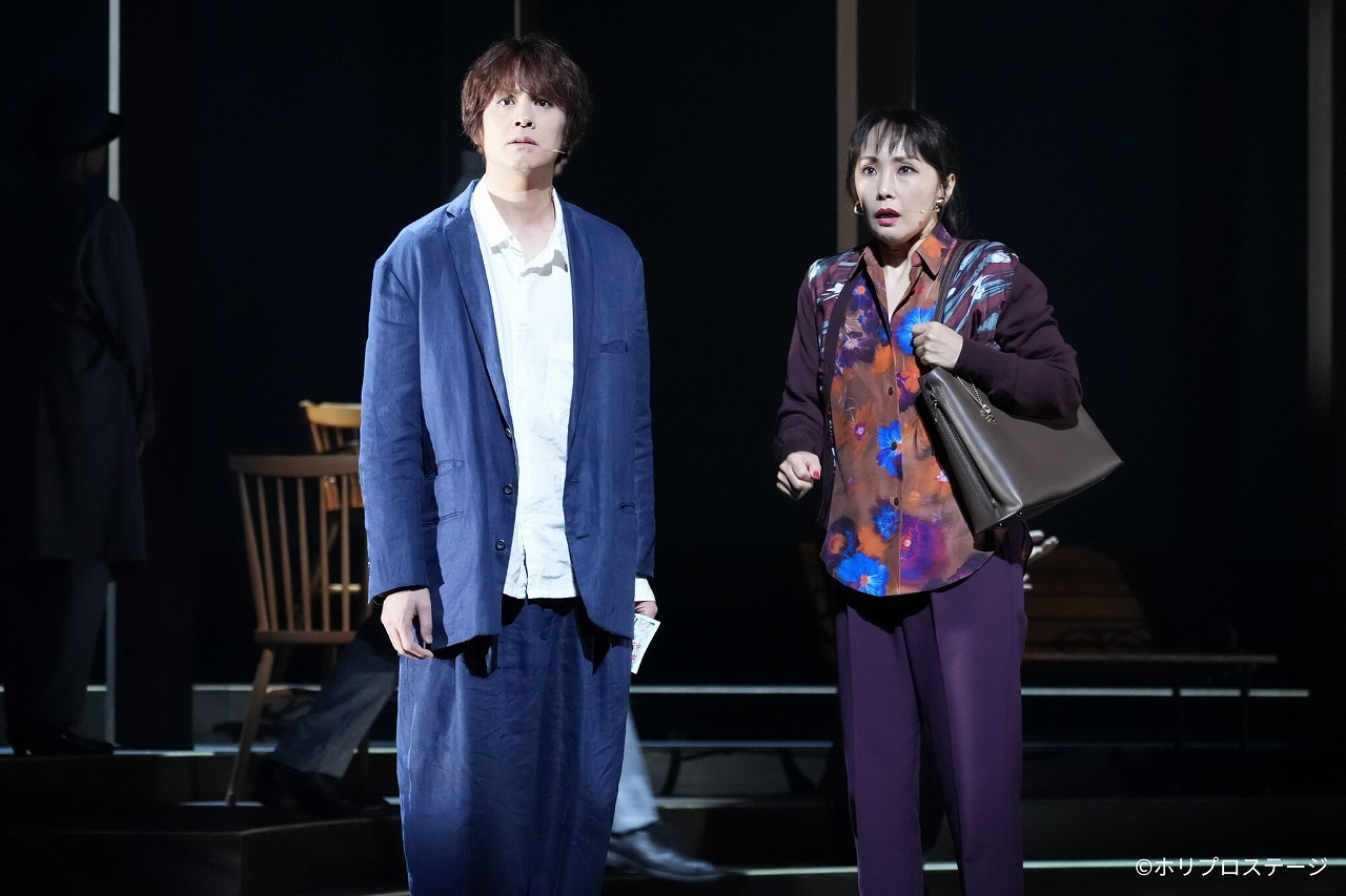 （左より）浦井健治（城戸章良役）、濱田めぐみ（後藤美涼役） 　　　　　　　　撮影：田中亜紀