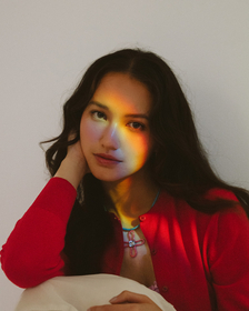 Hana Hope「Two Of Us」ジャケットと収録内容を公開！アニメ『永久のユウグレ』EDテーマ「星紡ぎ」と羊文学「1999」カバーを収録