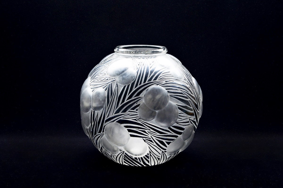 花瓶《オレンジ》1926年　透明ガラス、型吹き成形、サチネ、エナメル彩