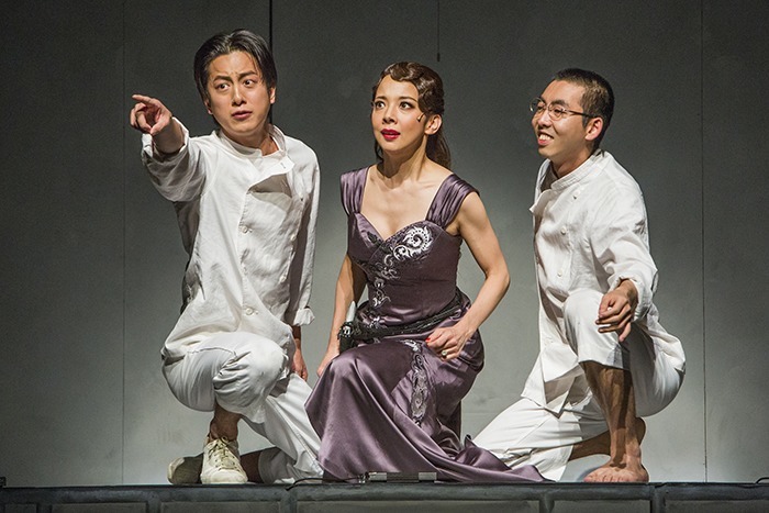 音楽劇『レミング』より　（左より）溝端淳平、霧矢大夢、柄本時生 （撮影：谷古宇正彦）