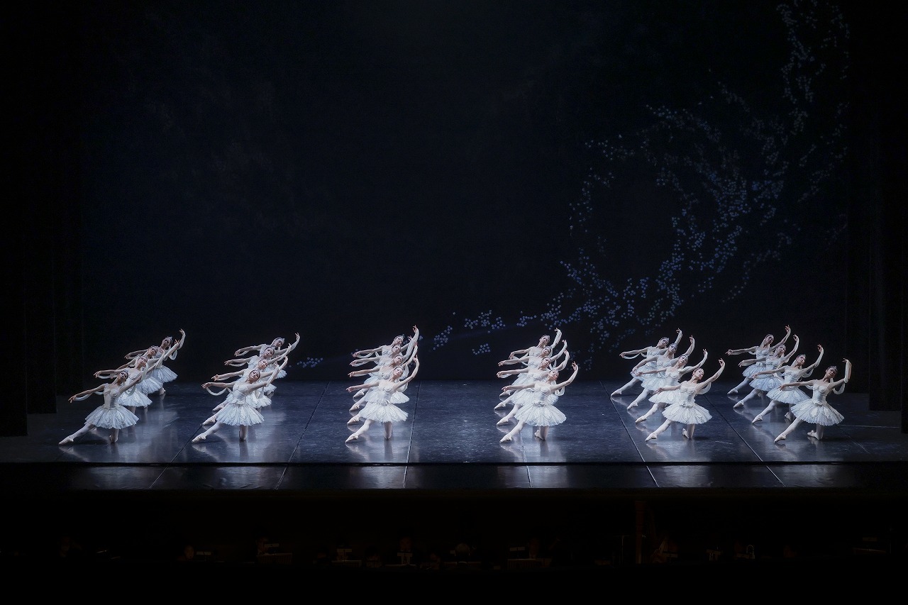 東京バレエ団『ラ・バヤデール』第2幕“影の王国”より 　　　　Photo：Koujiro_Yoshikawa
