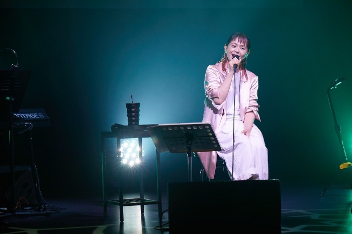 小泉今日子、初の無観客配信ライブ『唄うコイズミさん』を開催 | SPICE