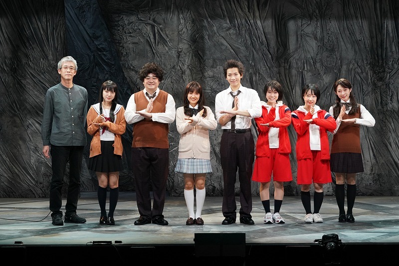 写真左から 板垣恭一、大西桃香、宮下雄也、山﨑玲奈、島太星、大川 永、德岡 明、河内美里