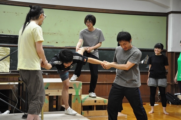 一見ハードなストレッチっぽいけど、実は今回の物語のキーになるかもしれないシーン。