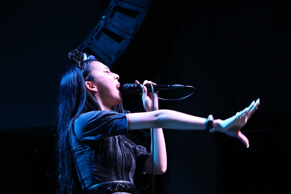 BAND-MAID 写真提供：日本クラウン