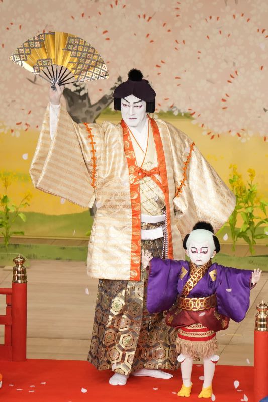 歌舞伎座『祝春元禄花見踊』真柴久吉＝中村獅童、奴喜蔵＝小川陽喜 ⓒ松竹