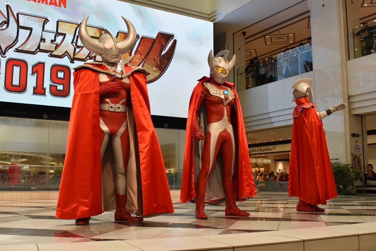 令和最初の ウルトラマンフェスティバル 公式サポーターは二年連続爆笑問題 ウルトラマン タロウに息子がいることに驚愕 Spice 今年で29回目を迎える夏の恒例ファミリーイ ｄメニューニュース Nttドコモ