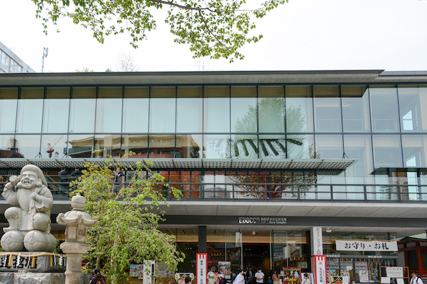 会場は東京・神田の神田明神境内にある文化交流館「EDOCCO」2階の神田明神ホール。昨年12月にオープンしたばかりで秋葉原からも徒歩圏内。