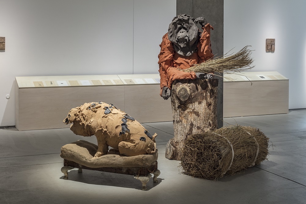 ステファニー・クエール「Old Boar and Orangutan」 撮影：淺川 敏