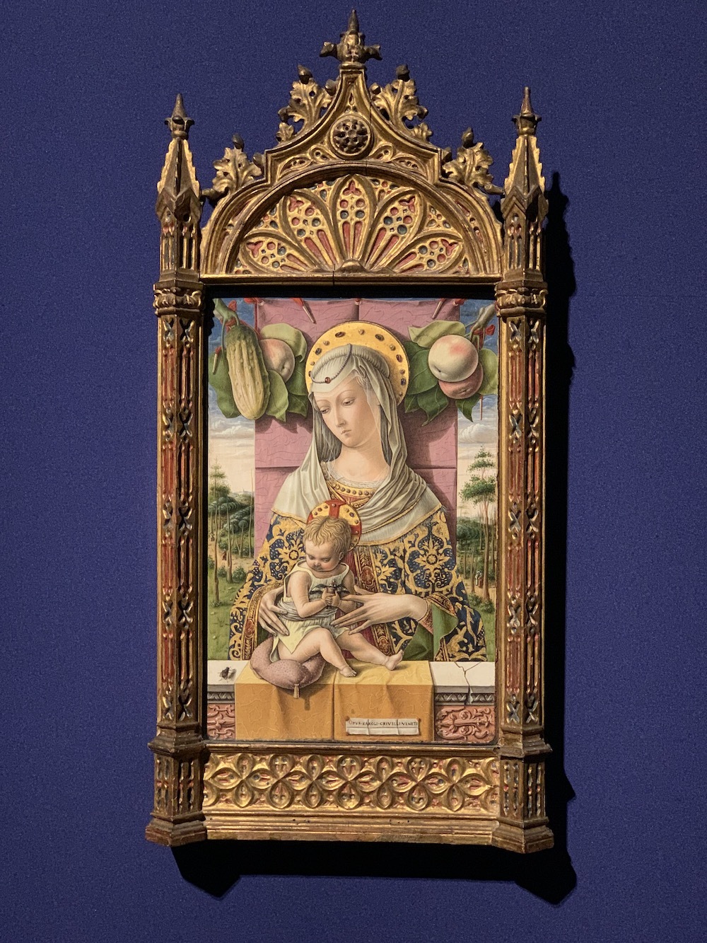 カルロ・クリヴェッリ《聖母子》1480年頃 テンペラ、金／板 37.8×25.4cm（全体）：36.5×23.5cm（彩色面）