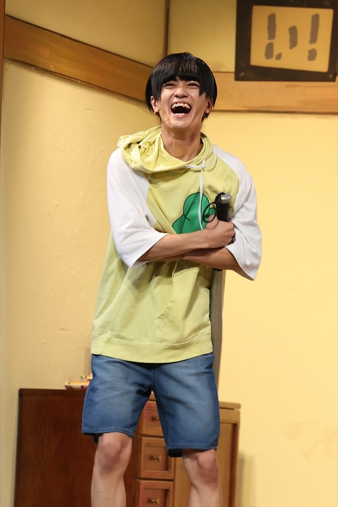十四松役　中村碧十 　　　　　　　　　　(C)赤塚不二夫／「おそ松さん」on STAGE製作委員会2024