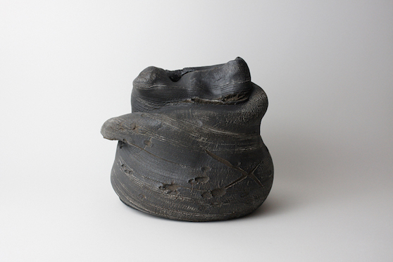 Untitled 2015 ceramic h.19.5 × w.23.0 × d.23.5 cm ©Toshiaki Noda