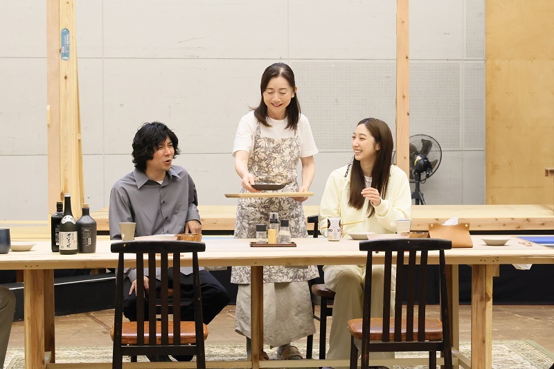 （左から）関口アナン、大沼百合子、坂東希