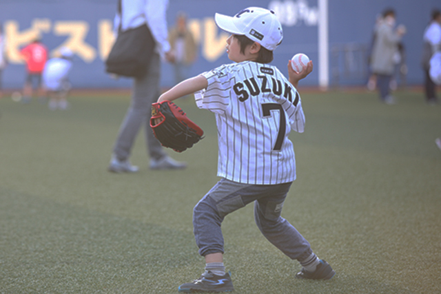 ZOZOマリンスタジアムでキャッチボールできるイベントも