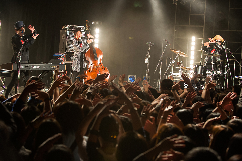 H ZETTRIO