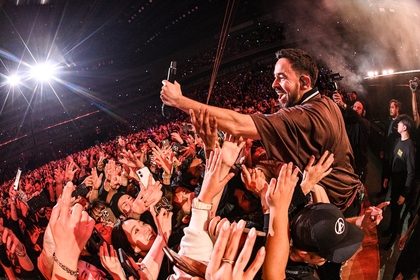 LINKIN PARK リンキンパーク 虹色 ギターピック マイク・シノダ 📸: Mike Shinoda - Linkin Park @m_shinoda @linkinpark マイク