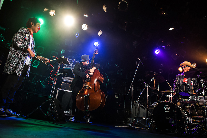 H ZETTRIO