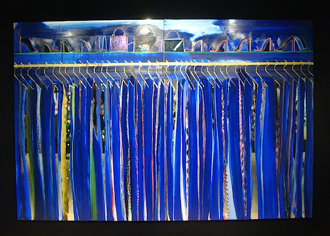 こちらは鏡に描かれた作品《Mirror Royal blue closet Ⅰ》。よく見ると、床や人が映りこんでいるのがわかる