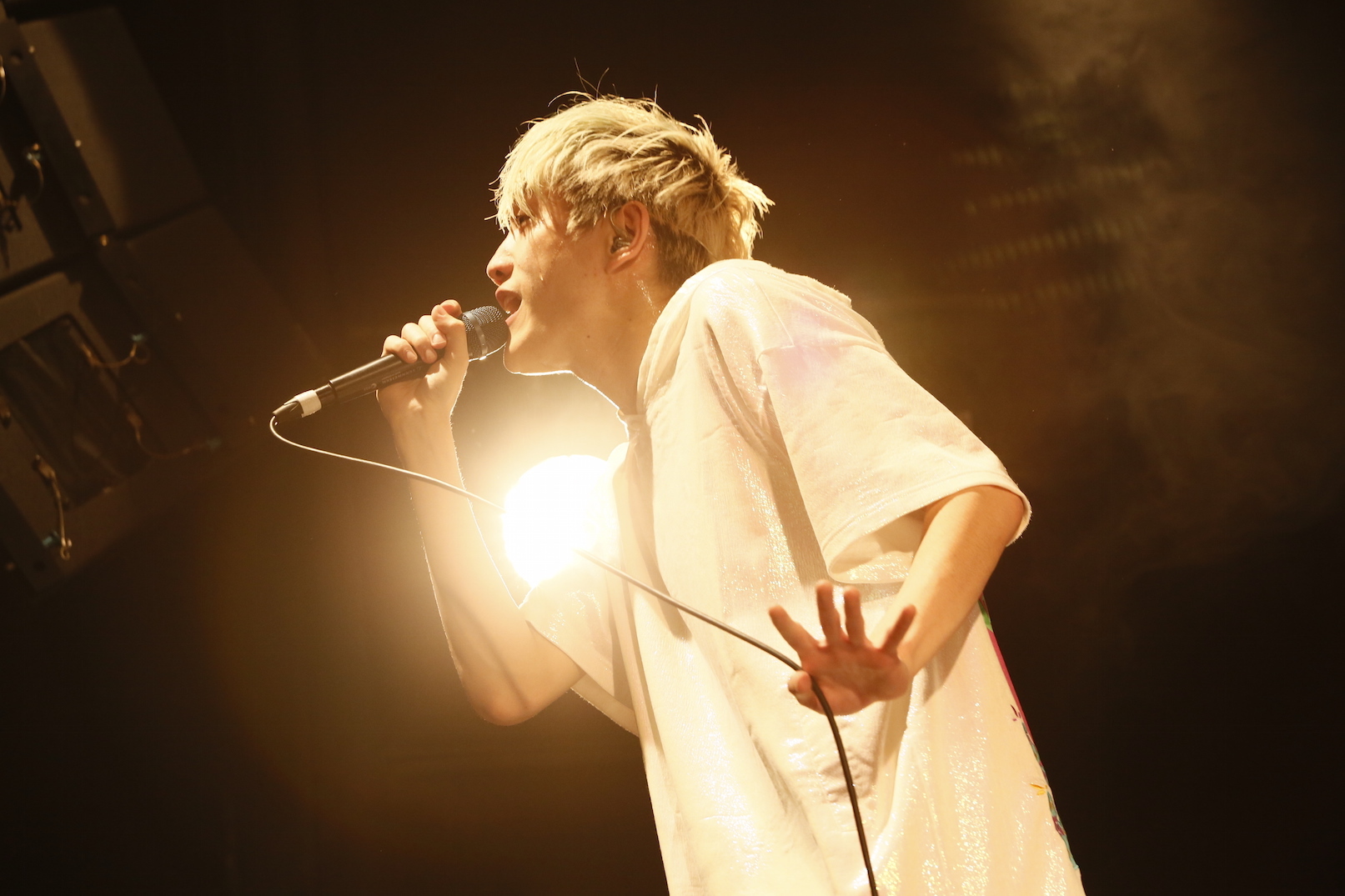HOWL BE QUIET 　Photo by 山川哲矢