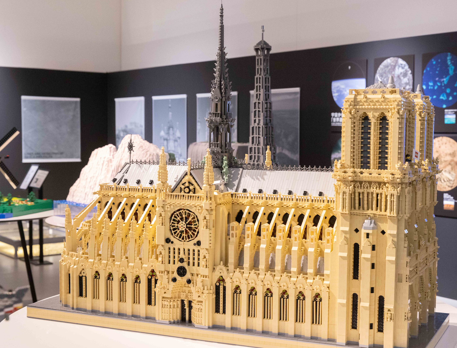 (c)PIECE OF PEACE LEGO,the LEGO logo and Minifigure are trademarks of the LEGO Group.(c)2021 The LEGO Group.