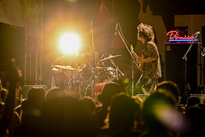 ドミコ『RUSH BALL 2023』ライブレポートーー最高を更新し続ける2人の本能が鳴らす、音楽というコミュニケーション