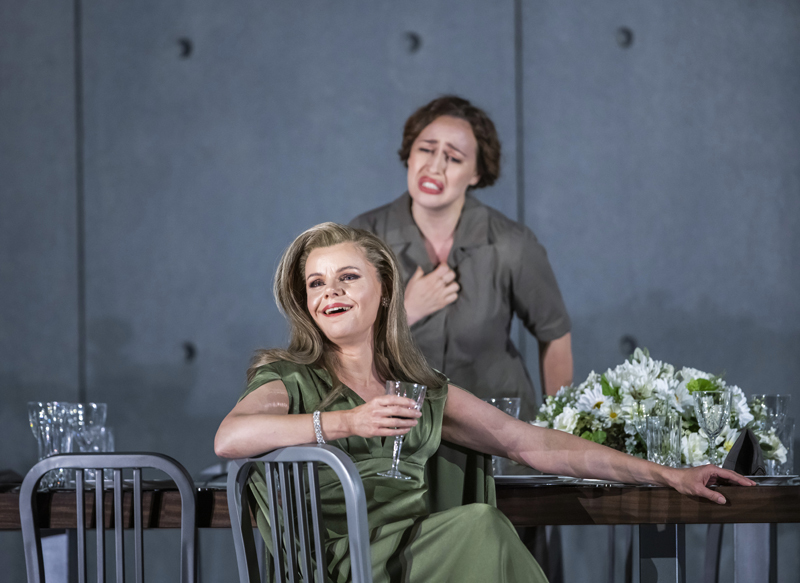 Agnieszka Rehlis as Amneris and Elena Stikhina as Aida in Aida, The Royal Opera