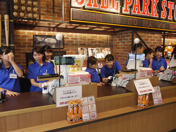 BALL PARK STOREで野球グッズ販売体験！　※画像はイメージ