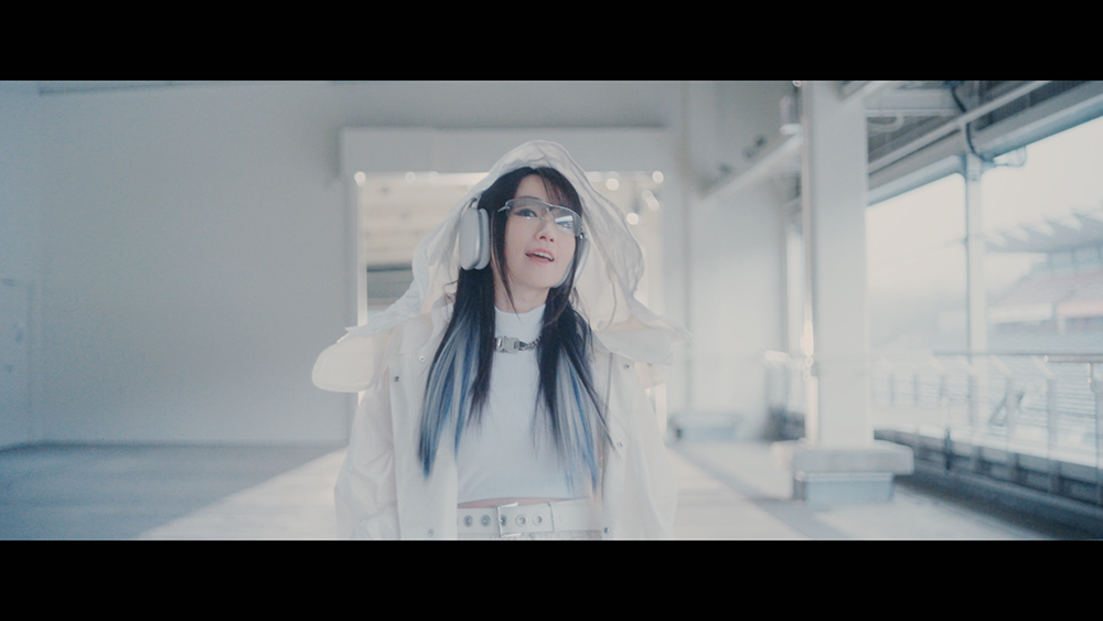 水樹奈々「ADRENALIZED」ミュージッククリップより