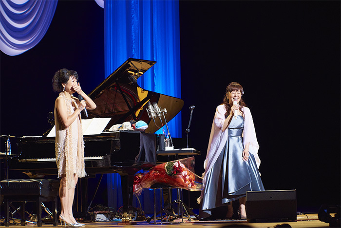 （左から）国府弘子、岩崎宏美