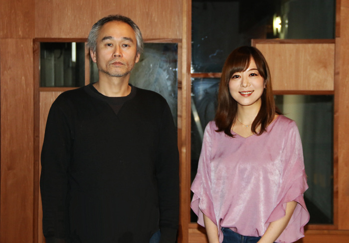 BUoY Caféにて、Dr.エクアドル、岸本佳子 　（撮影：安藤光夫）