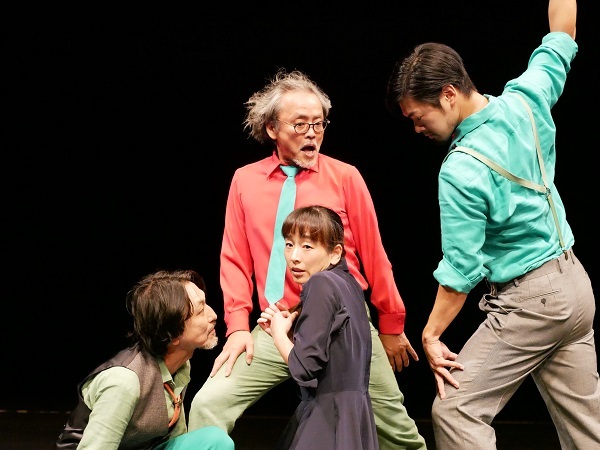 SPAC『授業』舞台写真（撮影：平尾正志）