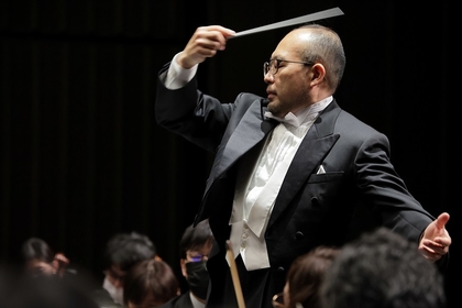 大阪交響楽団 首席客演指揮者 髙橋直史に、あんなコトやこんなコトを聞いてみた