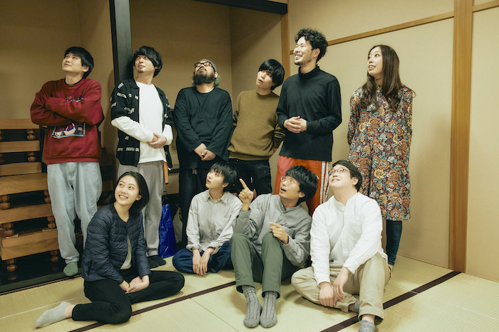 左上から時計回りに細井じゅん、大宮二郎、鈴木啓佑、金田陸、小野カズマ、星野花菜里、東野良平、金子鈴幸、宝保里実、石渡愛　