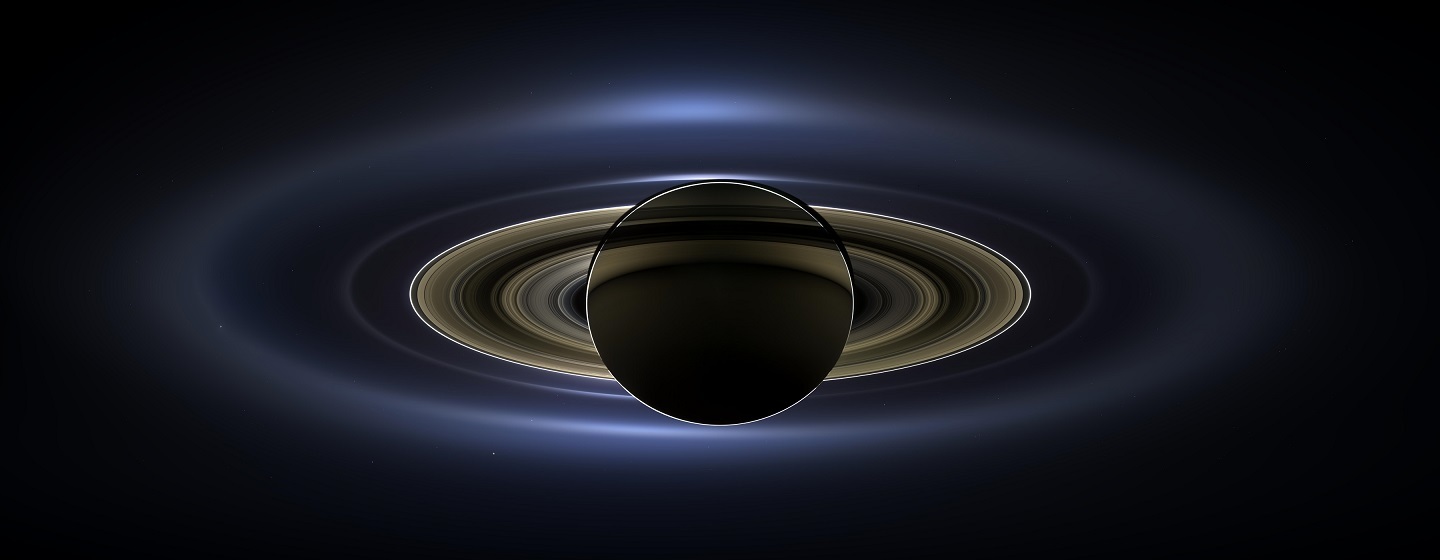 逆光に浮かぶ土星 NASA/JPL-Caltech/SSI