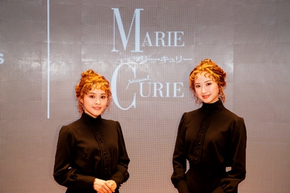 ミュージカル『マリー・キュリー』ポーランドパビリオンで昆夏美・星風まどかが、偉大な科学者に想いを馳せ――「2チームで相当違う」と再演の見どころを語る