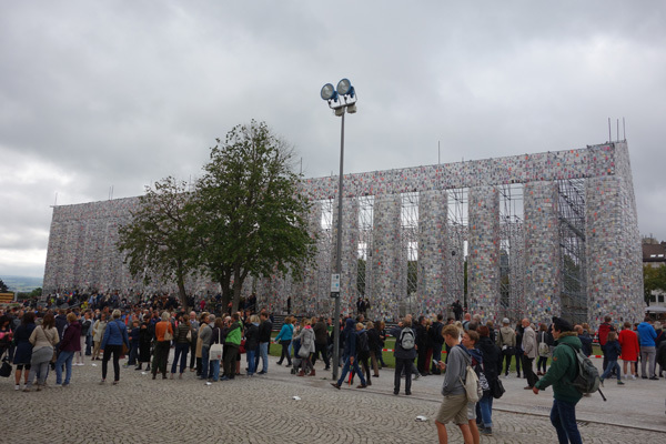 Marta Minujín 「The Parthenon of Books (2017) 」